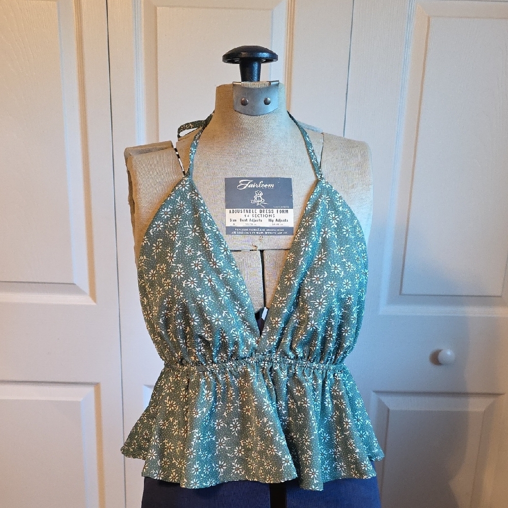 SEASON END SPECIAL Halter Green Floral Peplum Top Tie String EUC  Size Small Jr
